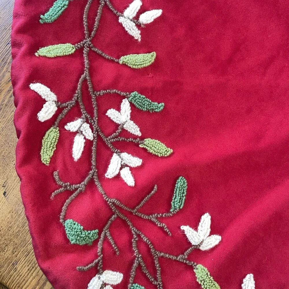 50 BEAUTIFUL Jingles & Joy Tree skirt, looped yarn embroiderybranches and leaves